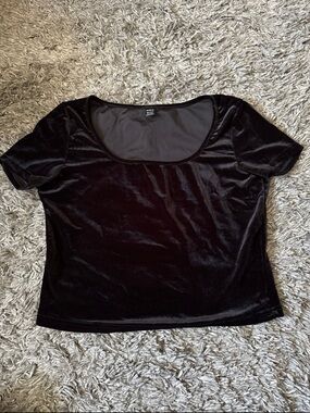 Black Velvet Scoop Neck Women's Crop Top